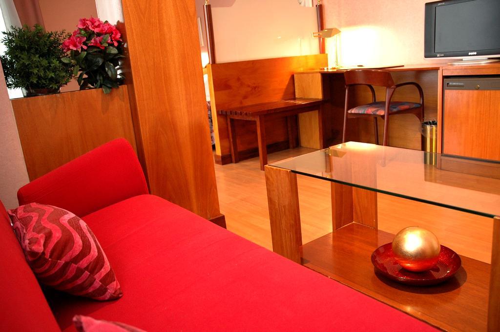 Hotel Arumi Santa Eugenia de Berga Δωμάτιο φωτογραφία