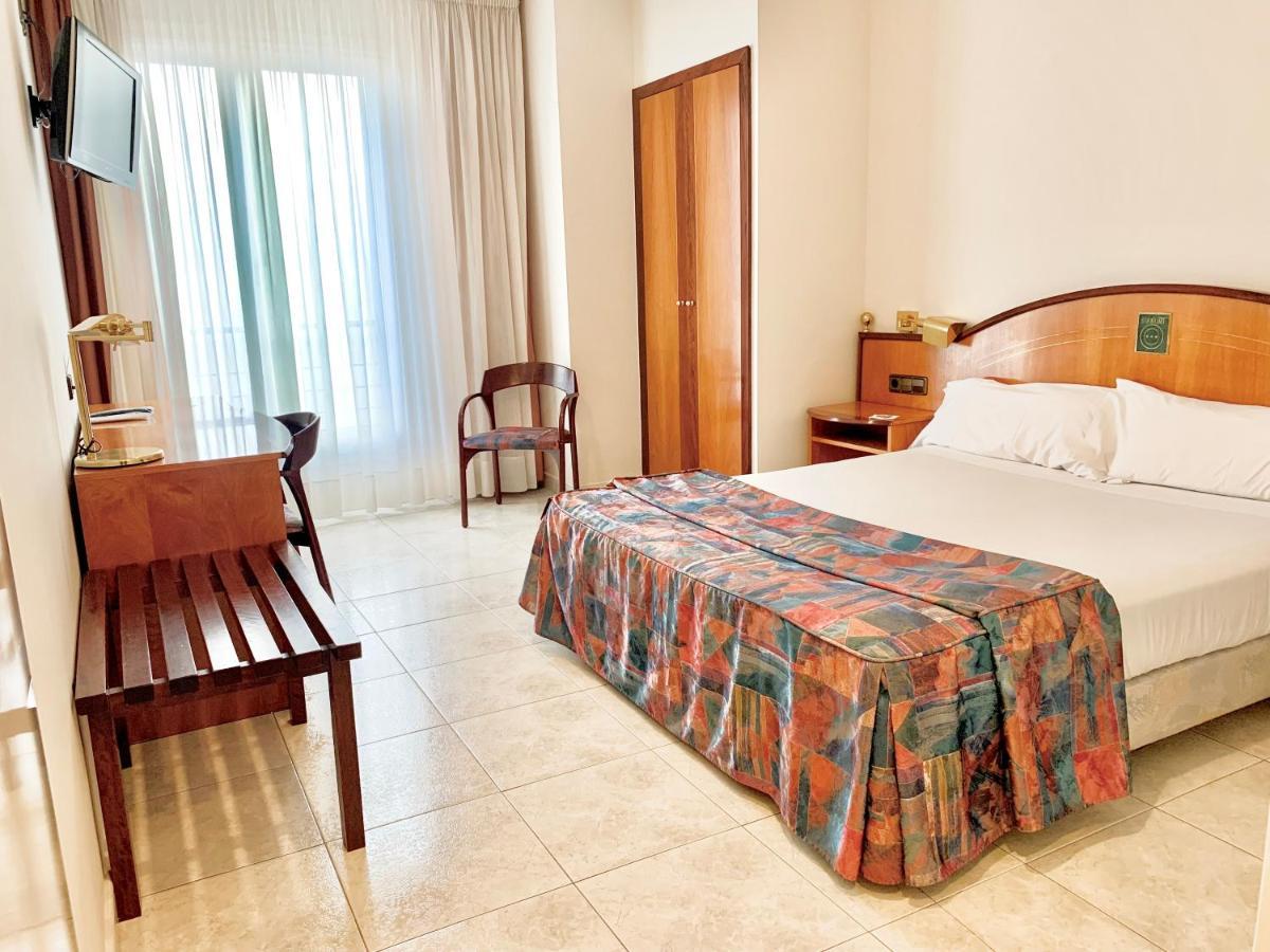 Hotel Arumi Santa Eugenia de Berga Εξωτερικό φωτογραφία